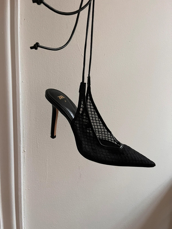 Black high heels 1