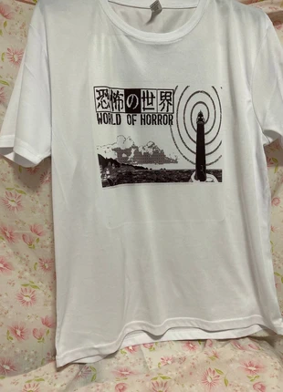 Camiseta Gamer 🎮 World of Horror – Faro Retro Pixelado, marca: Local, estado: Muy bueno, tamaño: XL / 42 / 14, 32,00 €, 34,30 € Protección al comprador incluida