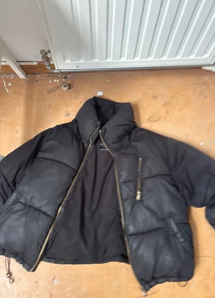 Doudoune L, marca: Bershka, estado: Satisfatório, tamanho: L / 40 / 12, €1.00, €1.75 inclui Proteção do Comprador