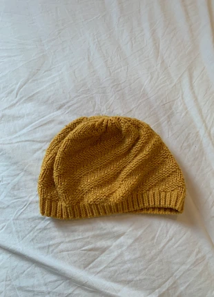 yellow knitted hat, condition: Very good, size: One size, £3.00, £3.85 includes Buyer Protection
