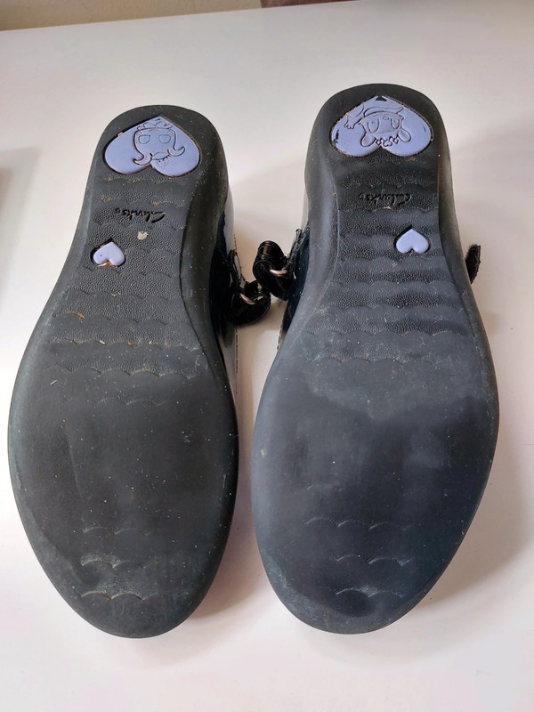 Clarks shoes size 2.5 sales