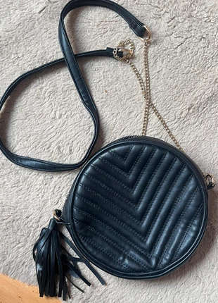 Sac à main pochette rond noir effet cuir, merk: Kiabi, staat: Heel goed, € 2,00, € 2,80 inclusief Kopersbescherming