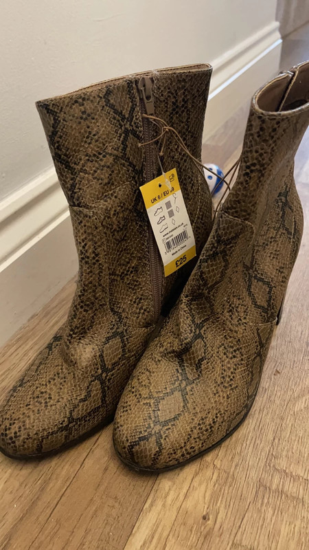 Snake hotsell boots uk