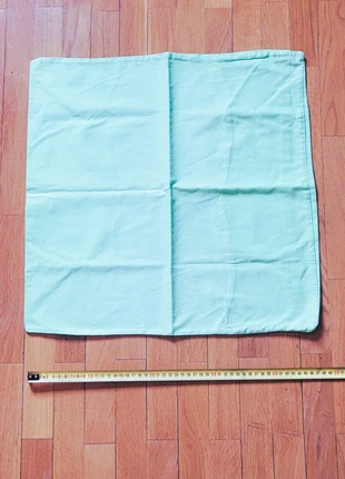 Ribes y Casals. Juego de dos fundas para cojines en verde césped, marque: Ribes y Casals, état: Très bon état, taille: 45 x 45 cm, 6,00 €, 7,00 € Protection acheteurs incluse