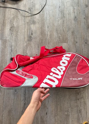 Borsa Tennis/Padel Wilson Tour K Factor, Colore Rosso e Argento, in Ottime Condizioni, marke: Wilson, zustand: Sehr gut, 38,00 €, 40,60 € inklusive Vinted-Käuferschutz