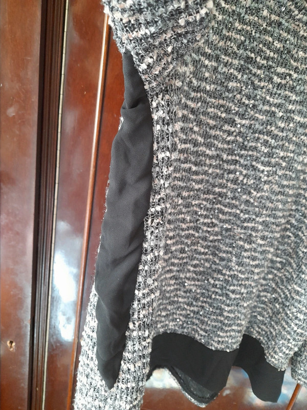 Tapijt Een bezoek aan grootouders Uitmaken Mooie trui met zwart en pastelkleuren - Vinted