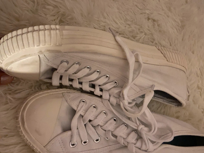 Białe buty 4