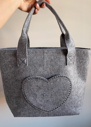 Borsa in feltro grigio Camomilla, brand: Camomilla, condizioni: Nuovo senza cartellino, €30.00, €32.20 include la Protezione acquisti
