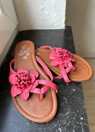 Claquettes tong simili cuir fleurs corail pointure 36, marque: Primark, état: Très bon état, taille: 36, 3,00 €, 3,85 € Protection acheteurs incluse