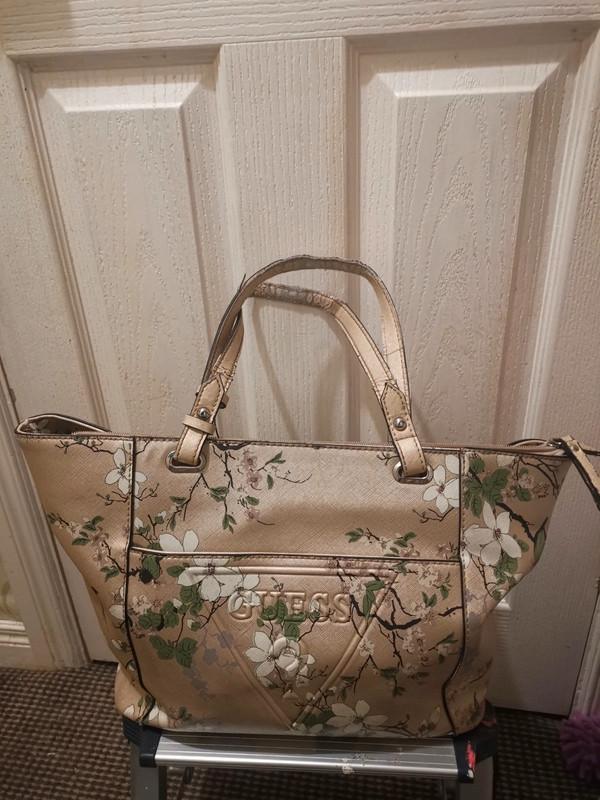 Gold Flower guess hand bag Vinted