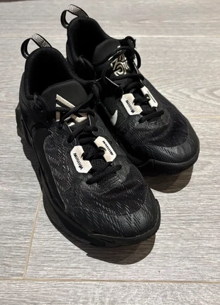 Nike Giannis Immortality 2, merk: Nike, staat: Heel goed, maat: 38, € 9,00, € 10,15 inclusief Kopersbescherming