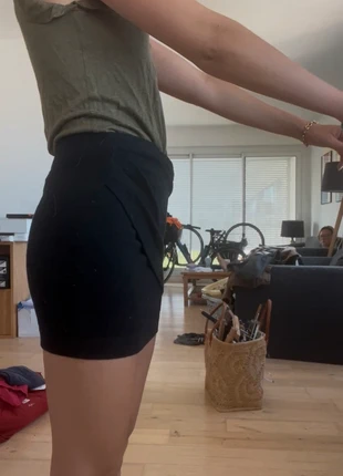 Jupe Ba&sh noire laine, brand: Ba&sh, condizioni: Ottime, taglia: S / IT 40 / EU 36, €25.00, €26.95 include la Protezione acquisti