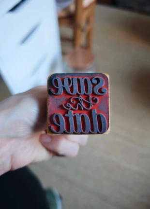 Tampon encreur "save the date", staat: Heel goed, € 2,00, € 2,80 inclusief Kopersbescherming