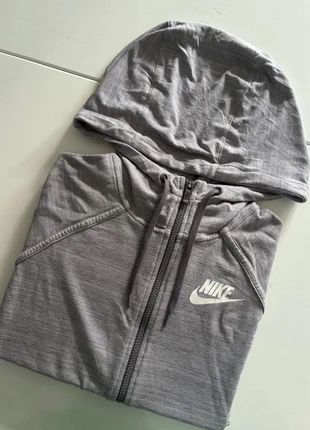 Veste à capuche Nike – Gris – Taille L – Très bon état (9/10), marke: Nike, zustand: Sehr gut, größe: L / 40 / 12, 25,00 €, 26,95 € inklusive Vinted-Käuferschutz