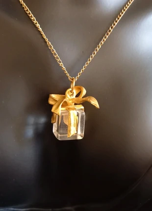 Joli pendentif vintage représentant un nœud doré flacon de parfum, marque: Vintage Chic, état: Très bon état, 8,90 €, 10,05 € Protection acheteurs (Pro) incluse