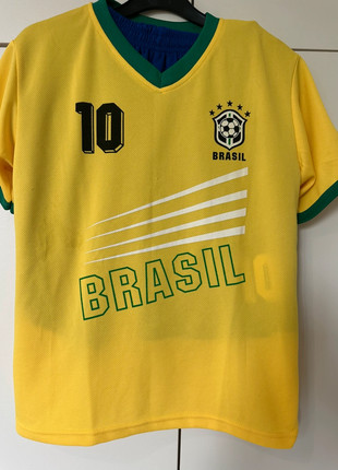 Ensemble maillot de sport pour garçon âge 14 ans petit T-shirt et short couleur du Brésil, état: Bon état, taille: 14 ans / 164 cm, 10,00 €, 11,20 € Protection acheteurs incluse