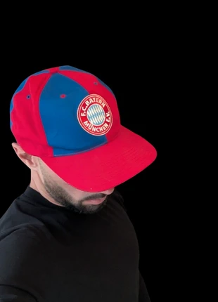 Casquette FC Bayern Munich vintage rouge et bleue, taille unique, très bon état, brand: FC Bayern München, condizioni: Ottime, taglia: Taglia unica, €16.00, €17.50 include la Protezione acquisti