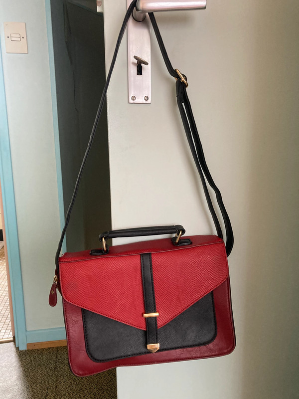 Sac main femme en cuir A by ANDRE couleur rouge et noir Vinted