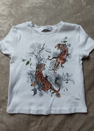 crop top blanc motif tigre, marke: Bershka, zustand: Gut, größe: XS / 34 / 6, 2,00 €, 2,80 € inklusive Vinted-Käuferschutz