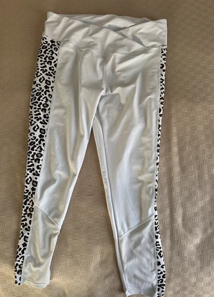 Pantallon Bench, merk: Bench, staat: Heel goed, maat: XL / 42 / 14, € 5,00, € 5,95 inclusief Kopersbescherming