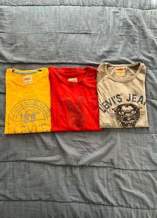 lot 3 t shirts lévis, marque: Levi's, état: Très bon état, taille: 14 ans / 164 cm, 8,00 €, 9,10 € Protection acheteurs incluse