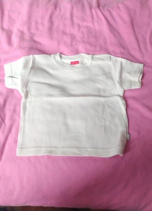 Maillot blanc, merk: TEX, staat: Heel goed, maat: 6-9 maanden / 68 cm, € 1,00, € 1,75 inclusief Kopersbescherming