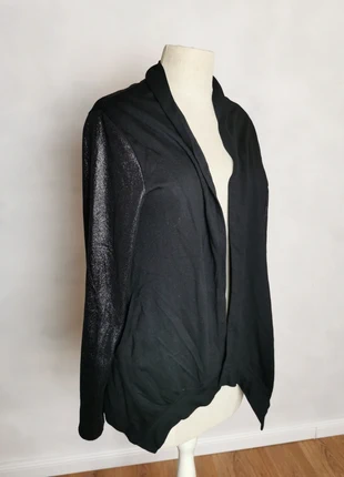 Schwarzer Cardigan mit Wildleder Ärmeln, condizioni: Ottime, taglia: L / IT 44 / EU 40, €8.00, €9.10 include la Protezione acquisti