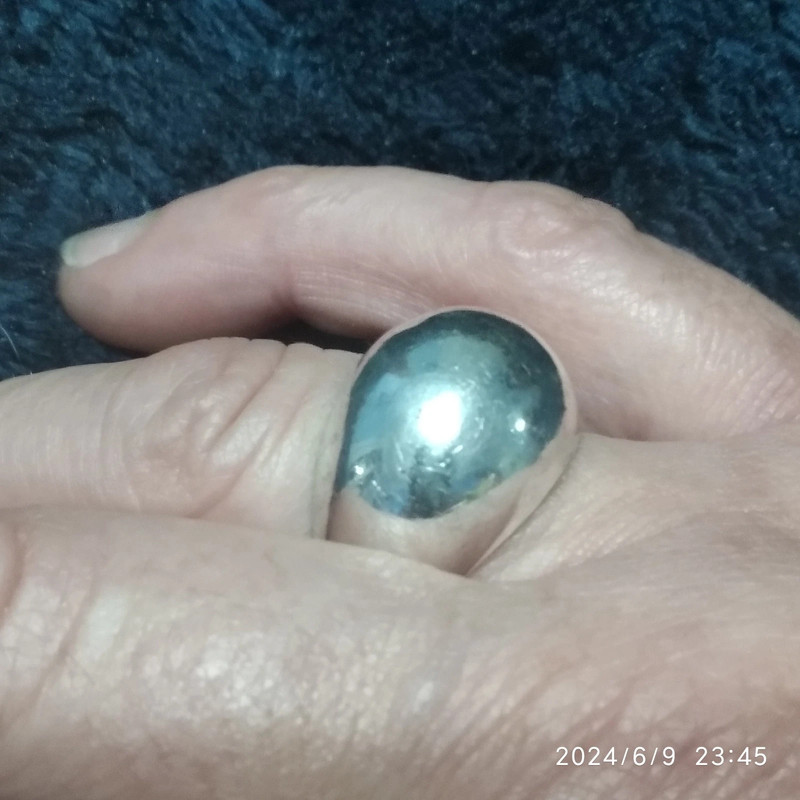 Voluminoso anillo en plata 4