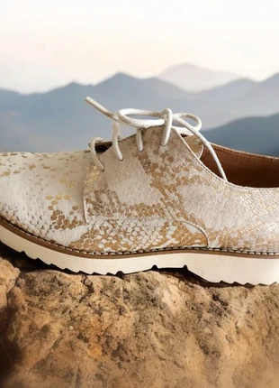 Derby NEUF Karston - talon Plat
/ P 41, marca: Karston, estado: Nuevo con etiquetas, tamaño: 41, 34,90 €, 37,35 € Protección al comprador incluida