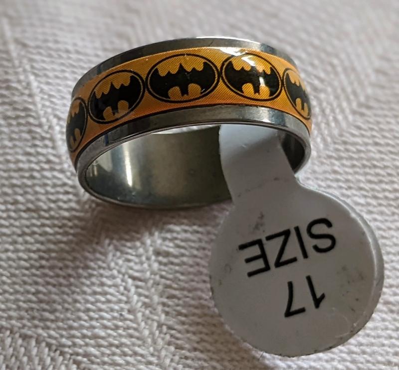 Batman Logo Ring Marvel Fanartikel Merch Edelstahl gelb schwarz silber 20  17
