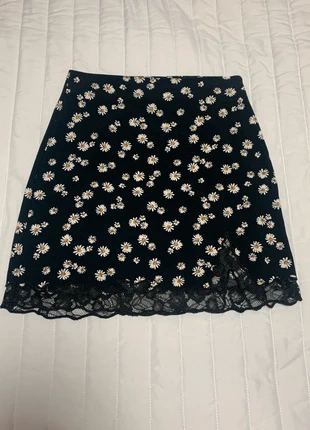 Preciosa falda de Stradivarius 🌼, marque: Stradivarius, état: Neuf sans étiquette, taille: XS / 34 / 6, 5,00 €, 5,95 € Protection acheteurs incluse