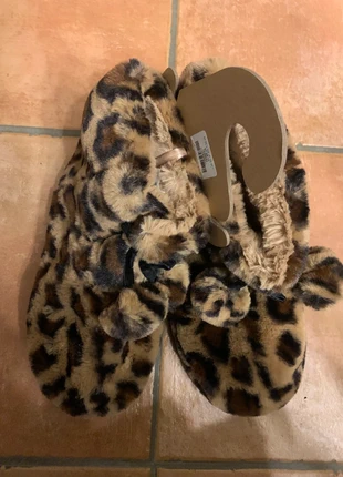 Slippers leopardate pantofole primark, brand: Primark, condizioni: Nuovo con cartellino, taglia: 36.5, €6.00, €7.00 include la Protezione acquisti