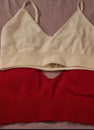 Lot de 2 brassières côtelées – Blanc cassé & Rouge, marque: sans, état: Neuf sans étiquette, taille: Autre, 5,00 €, 5,95 € Protection acheteurs incluse