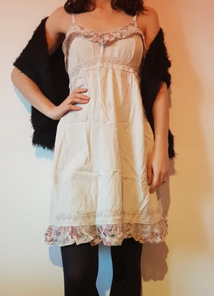 Robe cottagecore beige dentelle motif fleurs, brand: Vintage, condizioni: Buone, taglia: S / IT 40 / EU 36, €6.00, €7.00 include la Protezione acquisti