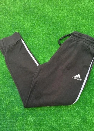 Pantalón Black de Adidas vintage'90 retro y2k, marca: adidas Originals, estado: Muito bom, tamanho: S, €24.99, €26.94 inclui Proteção do Comprador