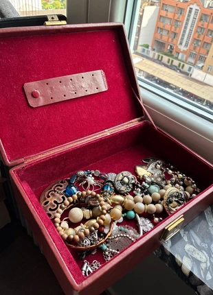 Porta Gioie Vintage in Pelle + Lotto Bigiotteria Mista, marca: Vintage Dressing, estado: Bom, €17.00, €18.55 inclui Proteção do Comprador