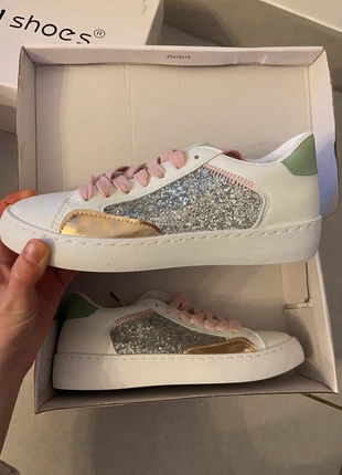 Basket neuve rose blanche argenté taille 37, marque: sans marque, état: Neuf avec étiquette, taille: 37, 12,00 €, 13,30 € Protection acheteurs (Pro) incluse