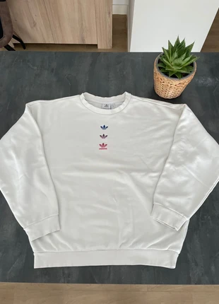 Sweat adidas blanc avec logos colorés taille 36, merk: adidas, staat: Goed, maat: S / 36 / 8, € 21,00, € 22,75 inclusief Kopersbescherming