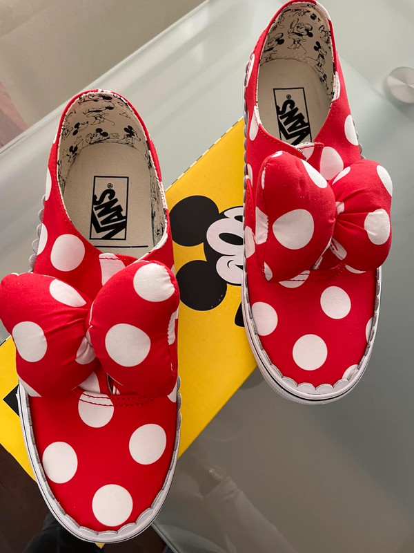 Disney sales le vans