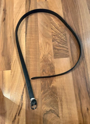 Bershka Gürtel (schmal), marke: Bershka, zustand: Sehr gut, größe: Größenverstellbar, 5,00 €, 5,95 € inklusive Vinted-Käuferschutz
