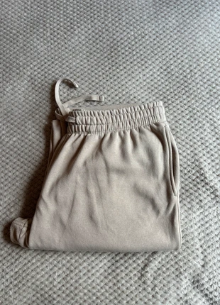 Pantalon h&m beige, brand: H&M, condizioni: Ottime, taglia: L, €15.00, €16.45 include la Protezione acquisti