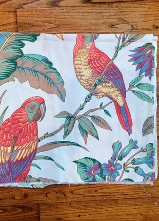 Tissu grand teint tropical perroquet et végétaux, merk: Vintage Dressing, staat: Heel goed, € 10,00, € 11,20 inclusief Kopersbescherming