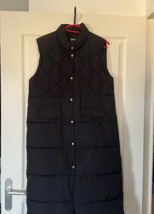 🖤 Doudoune longue noire sans manches, marque: ONLY, état: Très bon état, taille: S / 36 / 8, 18,00 €, 19,60 € Protection acheteurs incluse