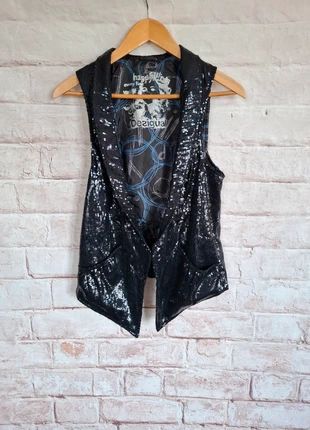 Desigual mujer chaleco negro lentejuelas talla M, marca: Desigual, estado: Muito bom, tamanho: M / 38 / 10, €18.00, €19.60 inclui Proteção do Comprador Pro