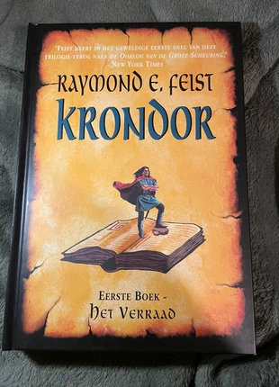 Krondor deel 1 t/m 3, staat: Nieuw zonder prijskaartje, € 15,00, € 16,45 inclusief Kopersbescherming