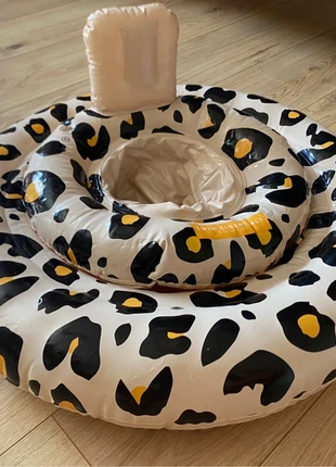Baby float (zwemband) panterprint, merk: Swim Essentials, staat: Heel goed, maat: 1-3 maanden / 56 cm, € 12,00, € 13,30 inclusief Kopersbescherming