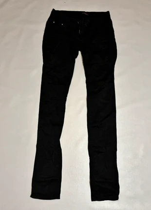 Pantalón negro, con detalles en la cinturas, merk: Kids Minis, staat: Heel goed, maat: XS, € 4,00, € 4,90 inclusief Kopersbescherming