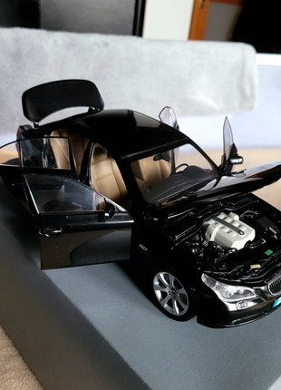 Obrázek k inzerátu: Bmw E60 oraz X5 Kyosho Paragom