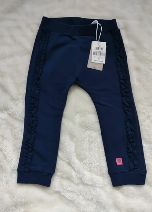 Broekje met biesjes aan de zijkant. Maat op kaartje 80. 9-12 maanden., marke: Bampidano, zustand: Neu, mit Etikett, größe: 12-18 Monate / 80, 2,50 €, 3,33 € inklusive Vinted-Käuferschutz