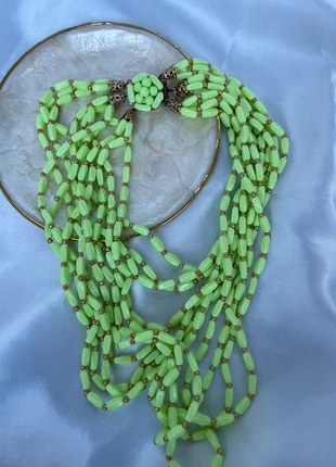 Collier mutirangues vert fluo, staat: Heel goed, € 95,00, € 100,45 inclusief Kopersbescherming Pro